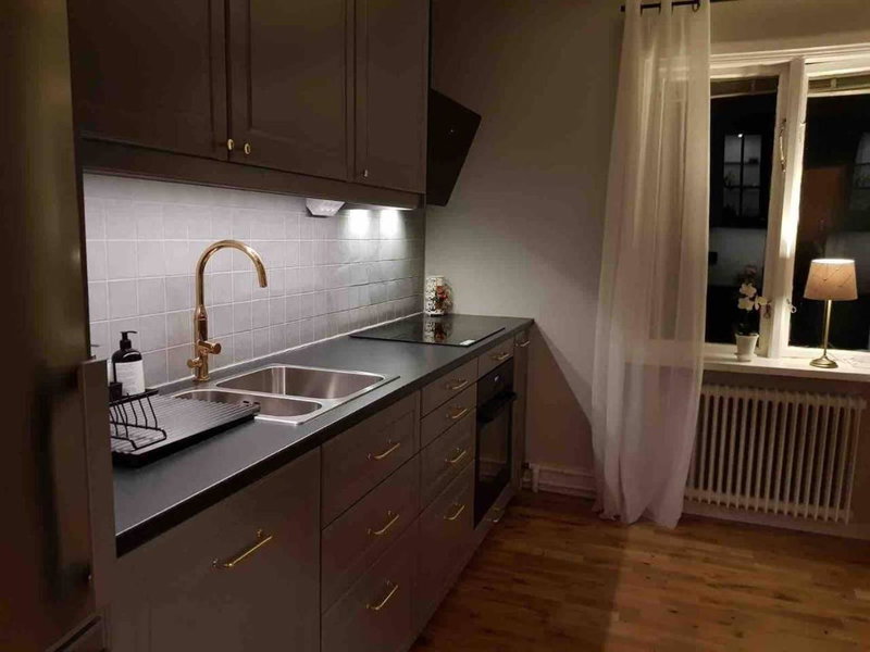 Lovely, spacious apartment with free parking, Sandviken, Sweden