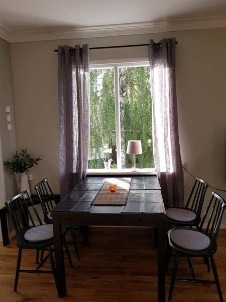 Lovely, spacious apartment with free parking, Sandviken, Sweden