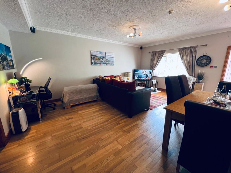Fernway Residence entire property, Cork, Irland