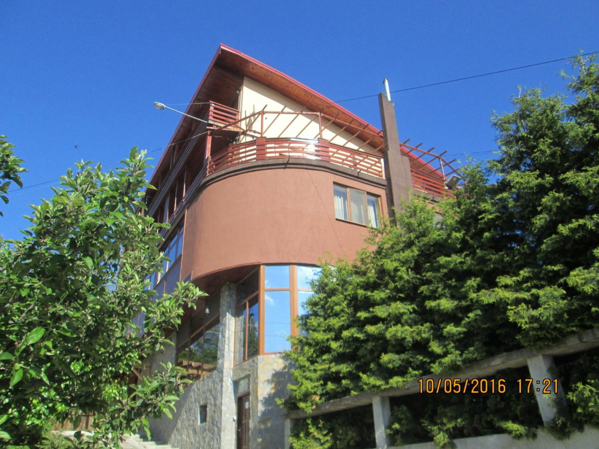 Casa Moroeni, Romania