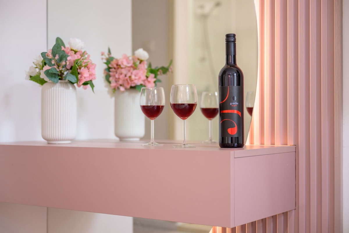 Hotel · Crown Apartments, Zagreb