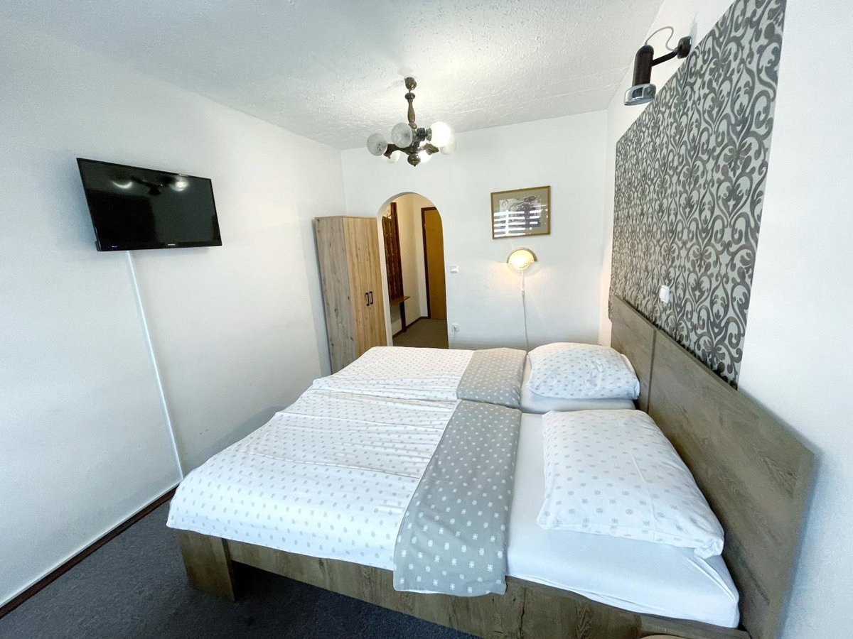 Motel Reich, Slovenia