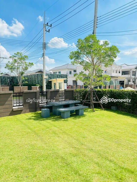 Laddarom Tiwanon, Pathum Thani, Thailand