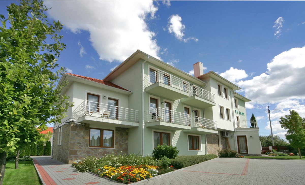 Hôtel · Jade Hotel-Ezüsthíd Hotel, Veszprém