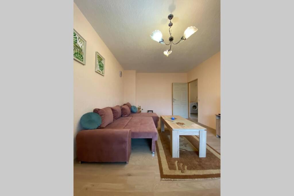 Hotel · Sunny apartment by the river, Sandanski