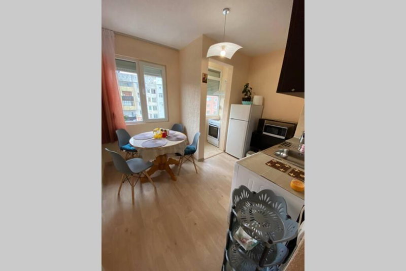 Sunny apartment by the river, Sandanski, Болгария