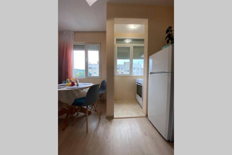Sunny apartment by the river, Sandanski, Болгария