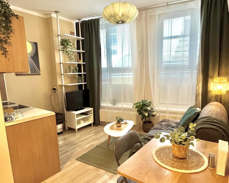 Apartment Jenny - Old Town, Free Private Parking, AC, Bratislava, Словакия