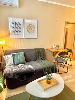 Apartment Jenny - Old Town, Free Private Parking, AC, Bratislava, Словакия