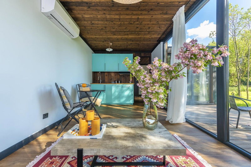 Modern and specious riverside cabin with hot tub, Čiobiškis, Litauen