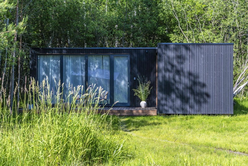 Modern and specious riverside cabin with hot tub, Čiobiškis, Litauen