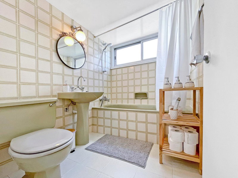 2BR Seafront Apt in center with community pool, Larnaka, Chypre