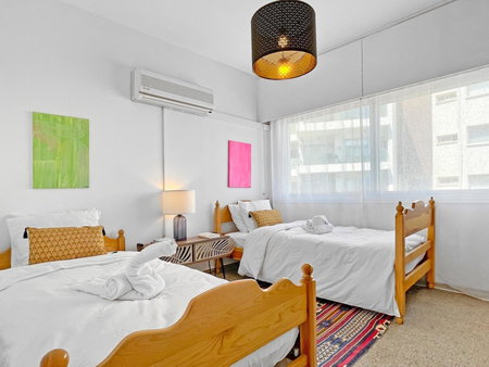 2BR Seafront Apt in center with community pool, Larnaka, Chypre