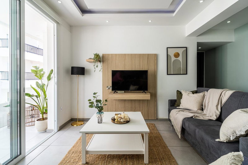 Beach Daze 1-BR Apt By Finikoudes Beach, Larnaka, Cyprus