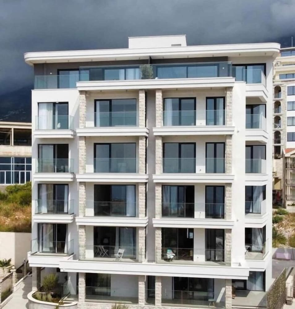 Two Bedroom Apartment Sea View Charlene, Черногория