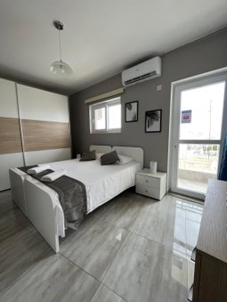 F3 Room 1, Private Double room with private bathroom and balcony, Sliema, Malta