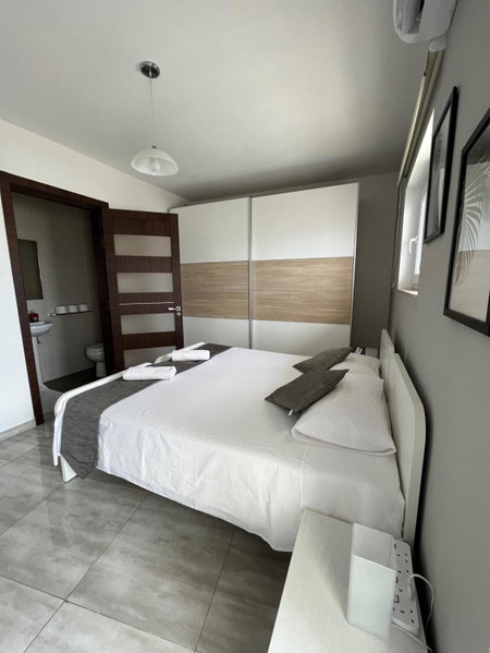 F3 Room 1, Private Double room with private bathroom and balcony, Sliema, Malta