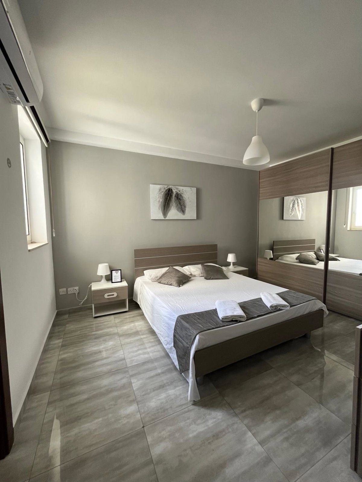 F9 Room 1, Private Double room with private bathroom in shared Flat, Malta