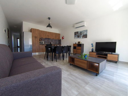 F9 Room 1, Private Double room with private bathroom in shared Flat, Msida, Malta