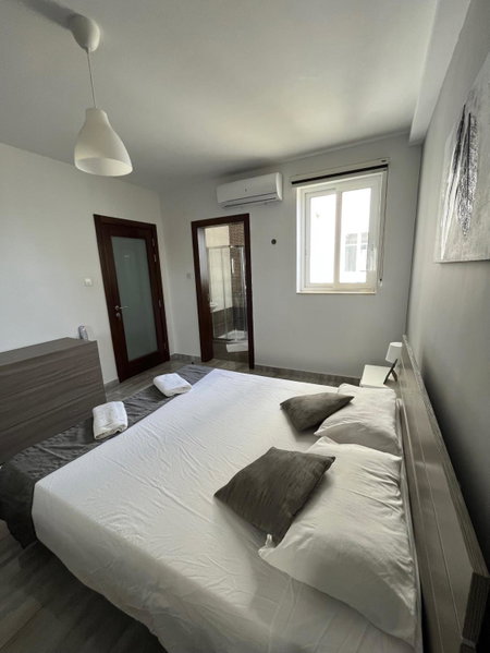 F9 Room 1, Private Double room with private bathroom in shared Flat, Msida, Malta