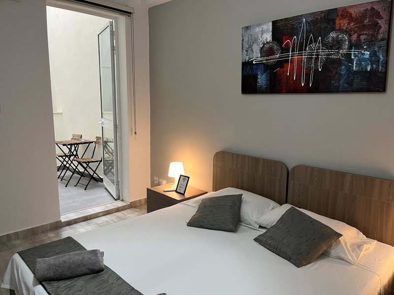 F7 Room 1, Private Double room with private bathroom in shared Flat, Msida, Мальта