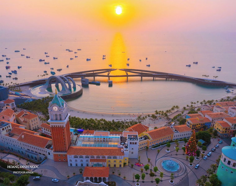 Luna Sol - Sunset & Firework Signature, Phu Quoc, Việt Nam
