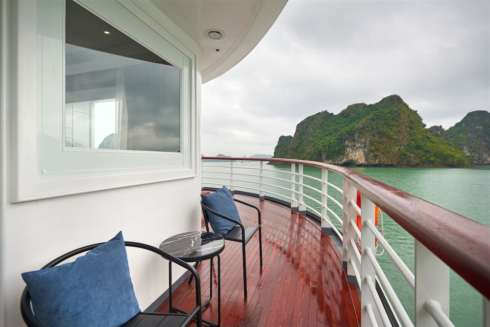 Paradise Grand Cruise, Việt Nam