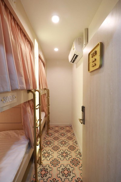 The LOL Elephant Hostel, Bangkok, Thailand
