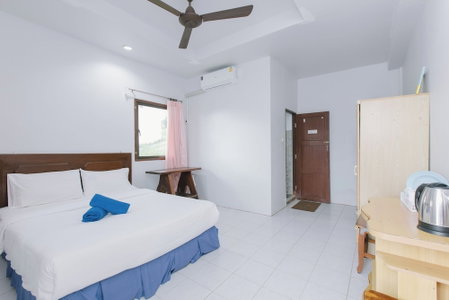 Kataonsea Bungalows, Karon, Thailand