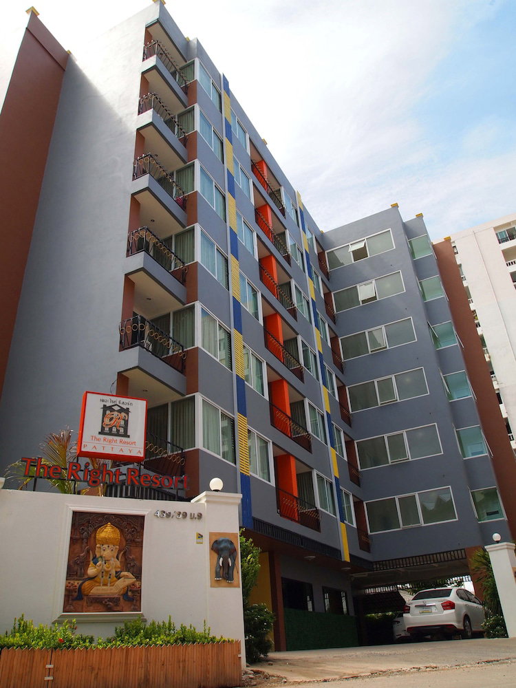 โรงแรม · The Right Resort, พัทยา