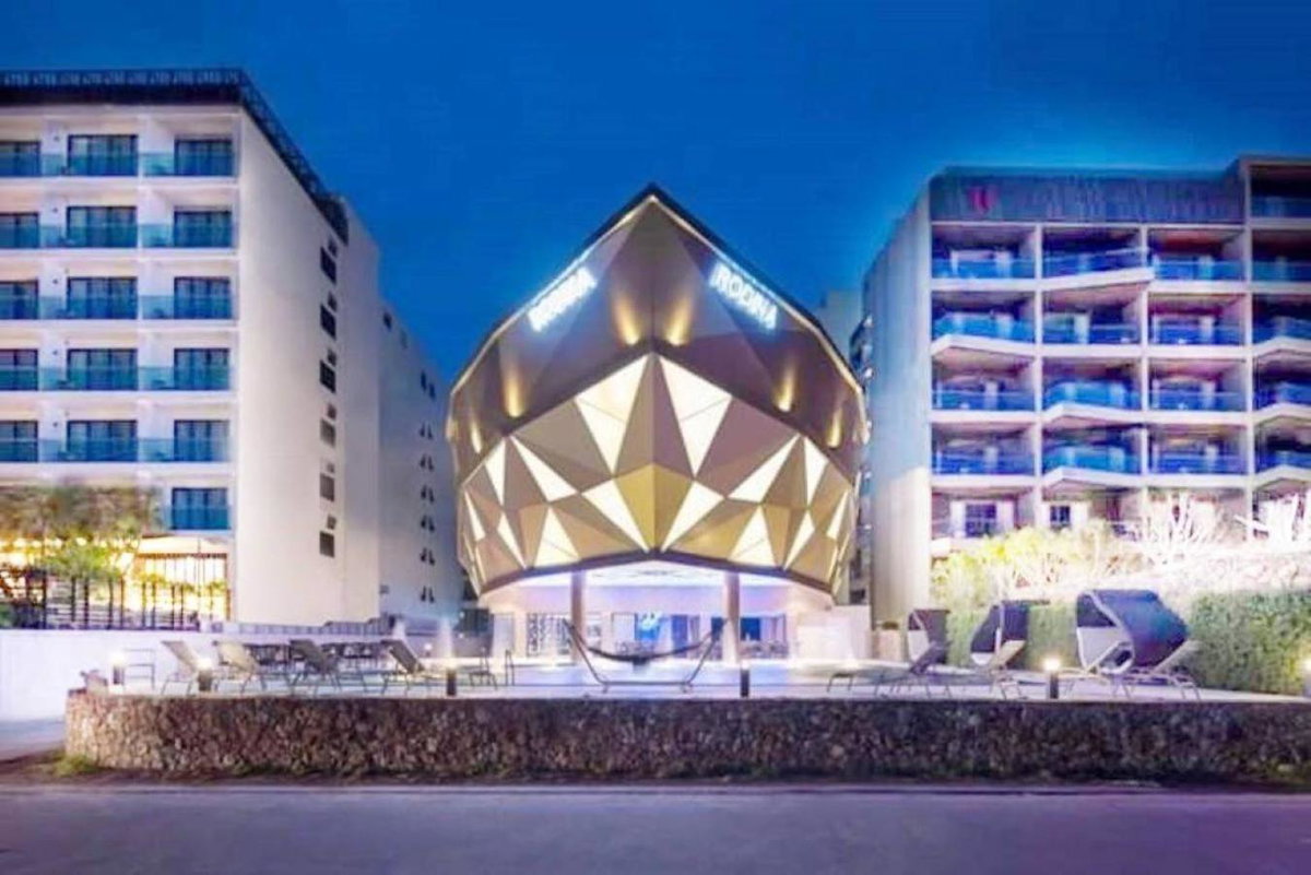 Hotel · Rodina Beach Hotel, Jomtien Beach