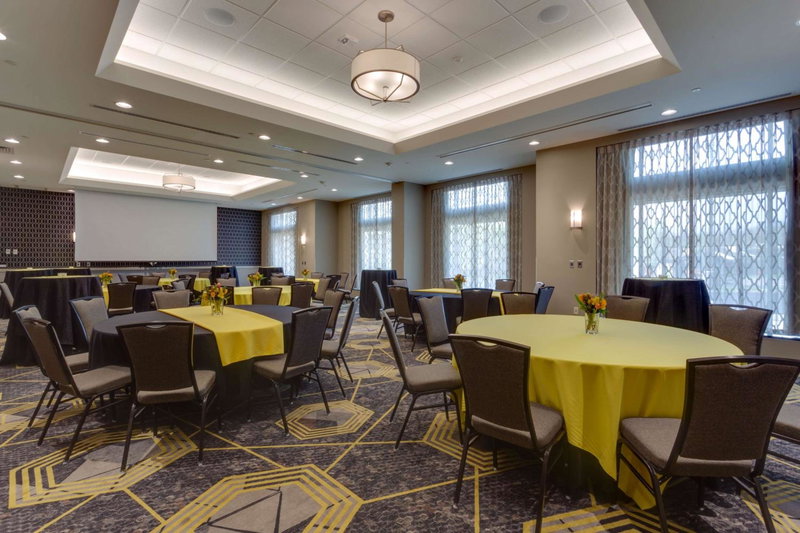Drury Inn & Suites Pittsburgh Airport Settlers Ridge, Mount Lebanon, United States