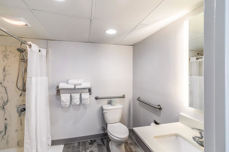Crystal Coast Oceanfront Hotel, Havelock, United States