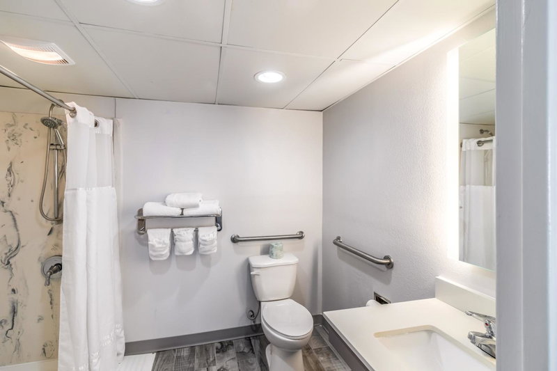 Crystal Coast Oceanfront Hotel, Havelock, United States