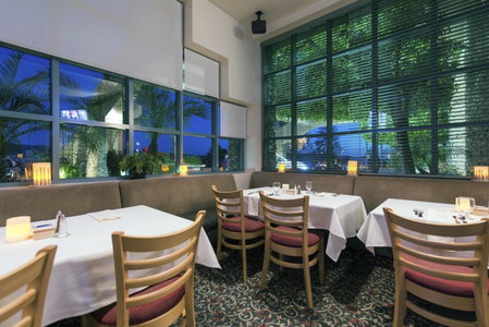 Grand Vista Hotel, Simi Valley, United States