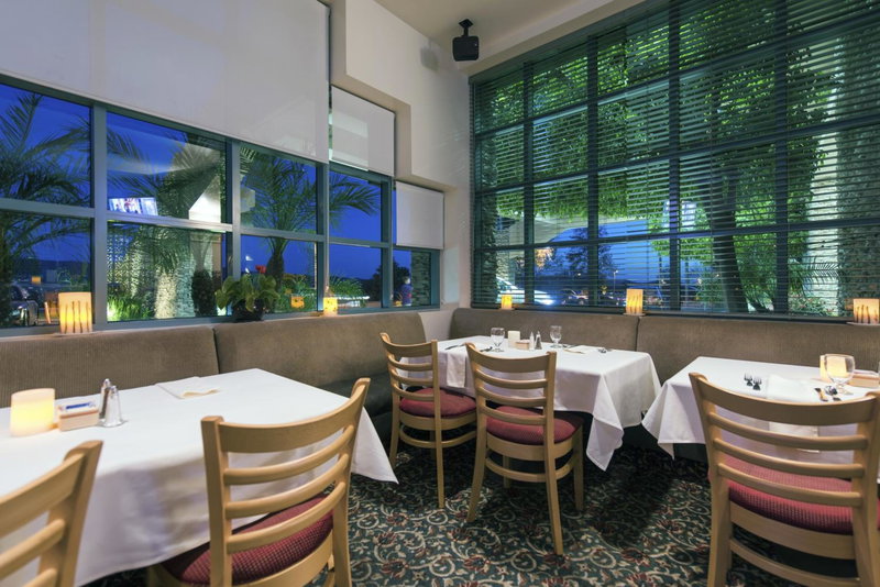 Grand Vista Hotel, Simi Valley, United States