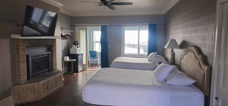 Casablanca Inn on The Beach, Santa Cruz, United States