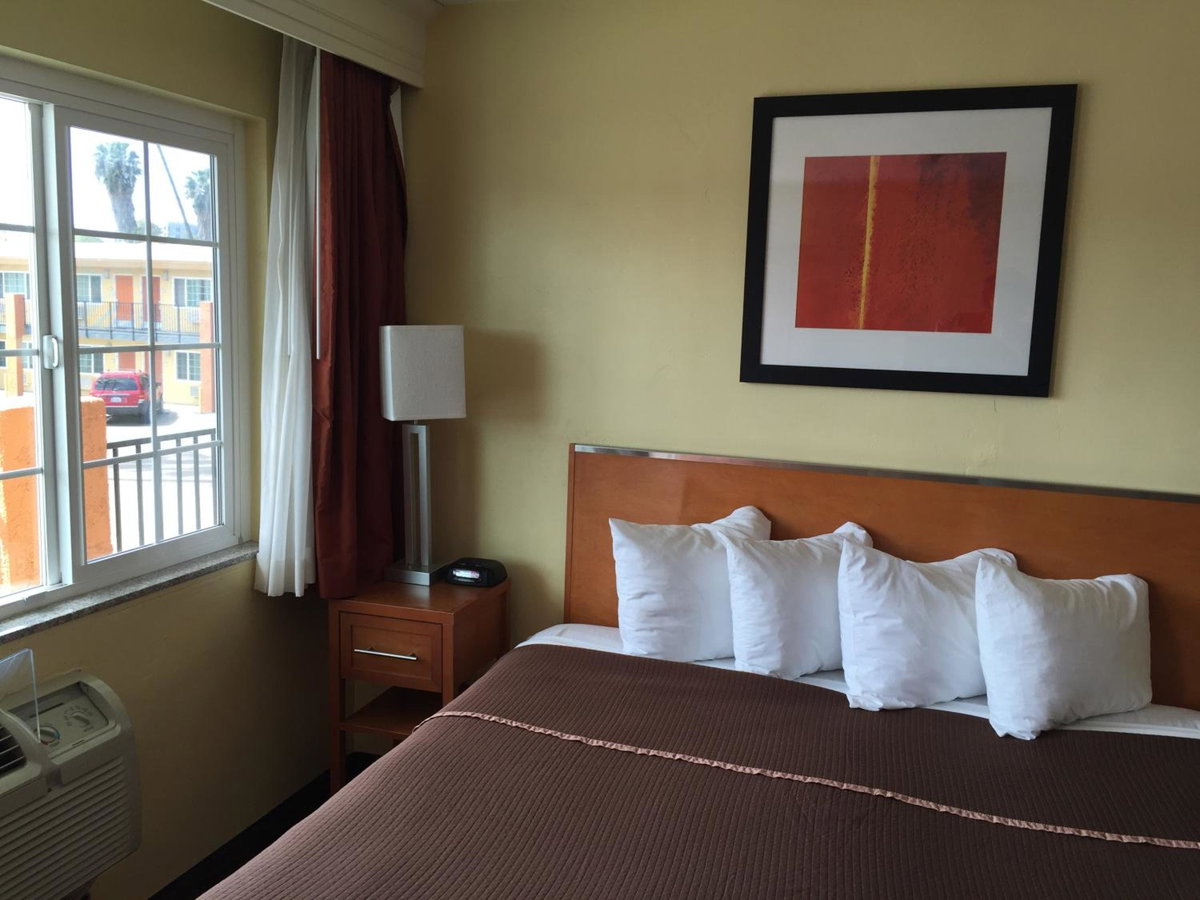 Howard Johnson by Wyndham San Diego Sea World, United States