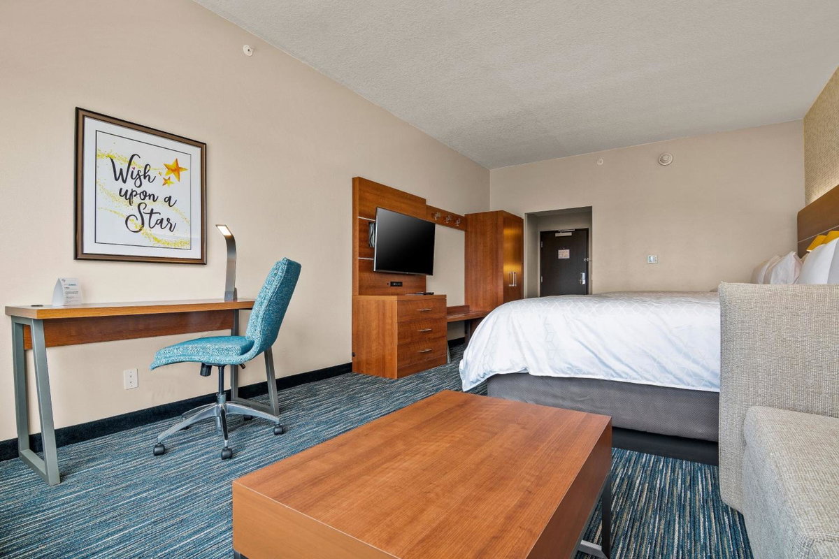 Hotel · Holiday Inn Express & Suites Orlando- Lake Buena Vista by IHG, Southchase
