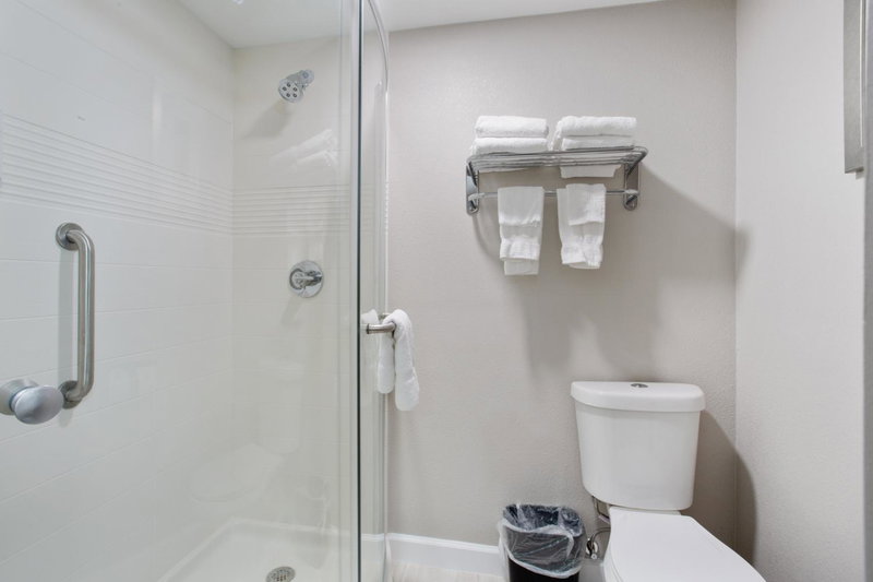 Orangewood Inn & Suites Kansas City Airport, Kansas City, États-Unis