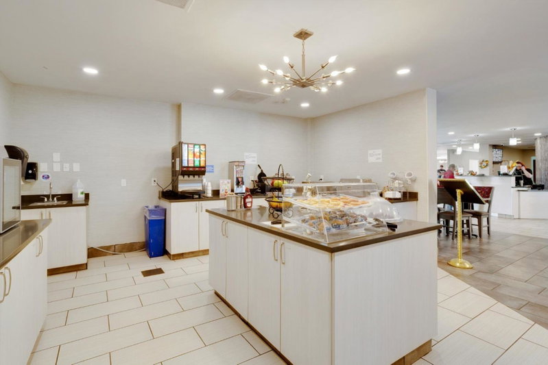 Orangewood Inn & Suites Kansas City Airport, Kansas City, États-Unis