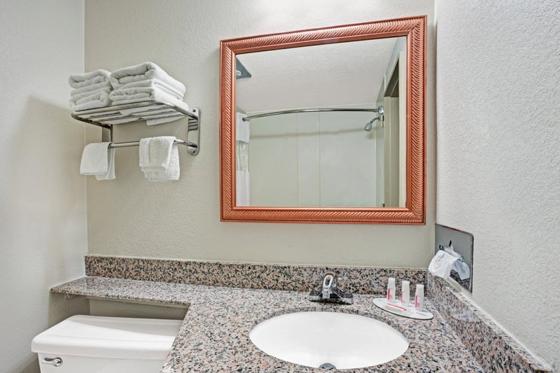 Travelodge by Wyndham Iowa City, Iowa City, United States