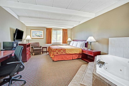 Travelodge by Wyndham Iowa City, Iowa City, United States