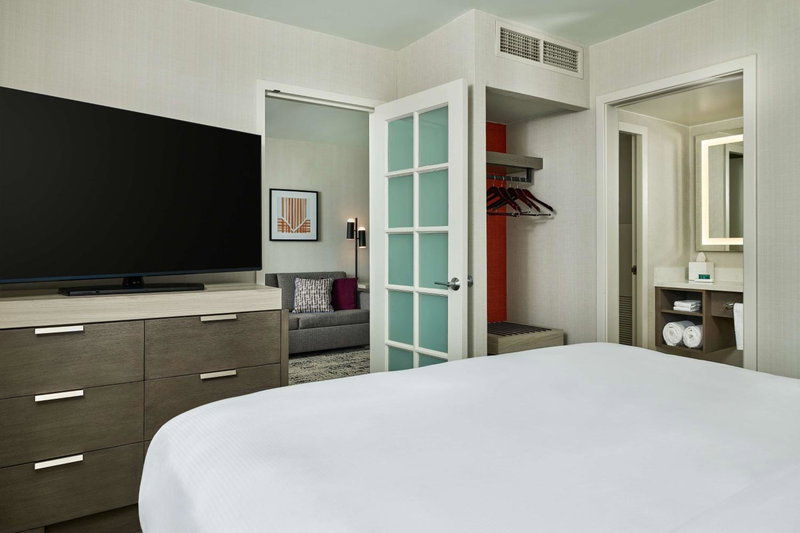 Hilton Kansas City Country Club Plaza, Kansas City, United States