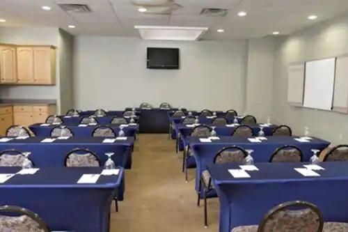 Marco LaGuardia Hotel & Suites, Queens, Estados Unidos