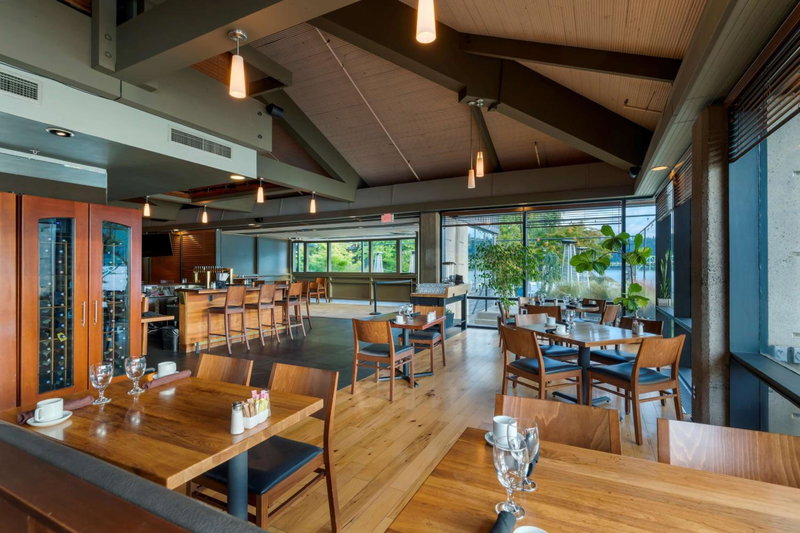Best Western Plus Hood River Inn, Hood River, United States
