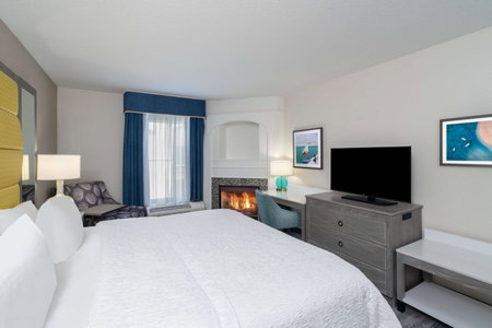 Hampton Inn & Suites Amelia Island-Historic Harbor Front, Fernandina Beach, United States