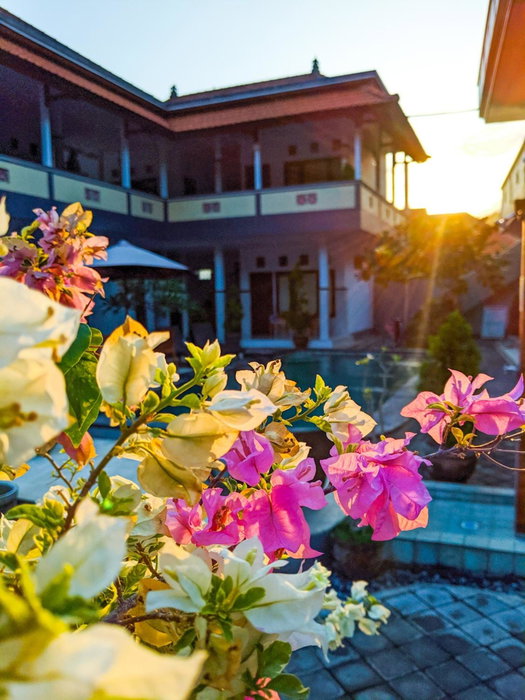Serangan Inn Mimba, Padangbai, 인도네시아 공화국