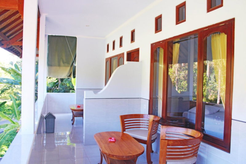 Serangan Inn Mimba, Padangbai, 인도네시아 공화국