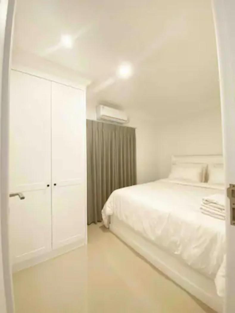Hotel · Loewys Home Tanjung Duren Jakarta Barat, Jakarta